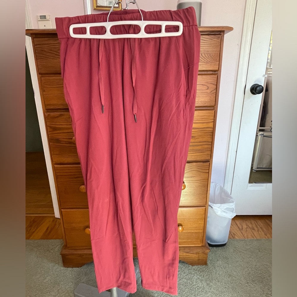 Lululemon cropped tie pants